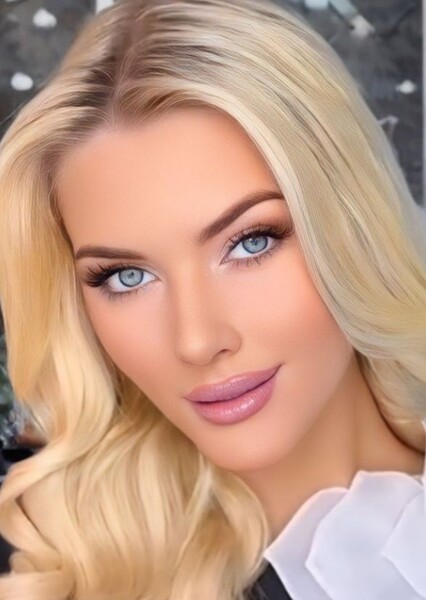 Victoria Kjær Theilvig photo
