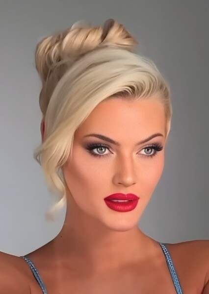 Victoria Kjær Theilvig photo