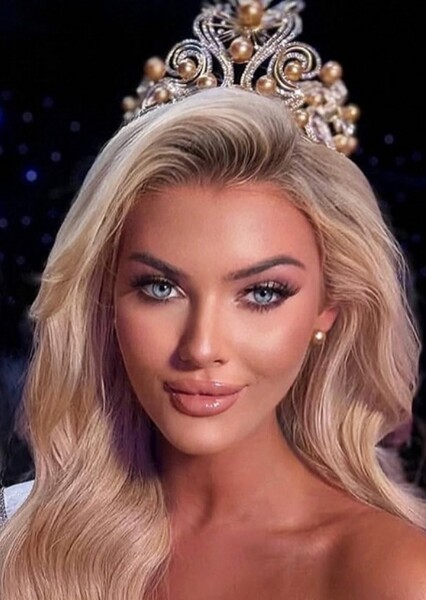 Victoria Kjær Theilvig photo