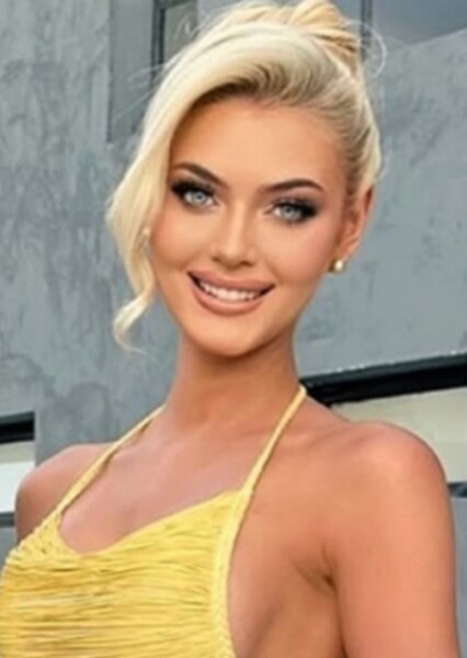 Victoria Kjær Theilvig photo