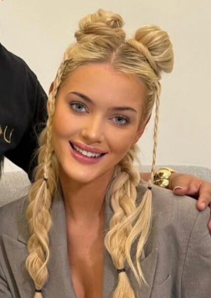 Victoria Kjær Theilvig photo