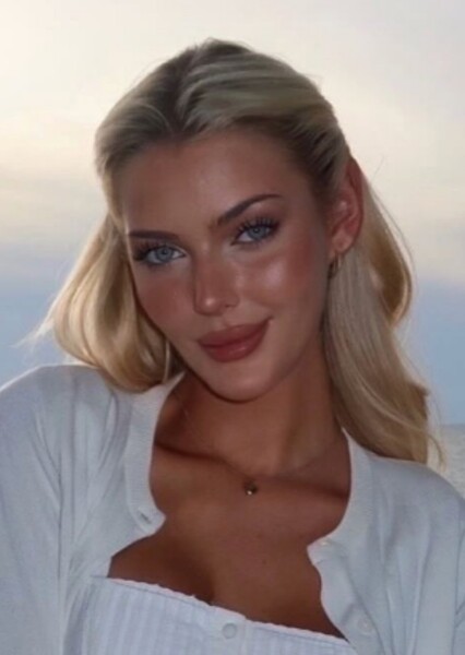 Victoria Kjær Theilvig photo