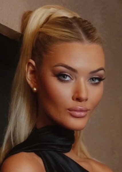 Victoria Kjær Theilvig photo