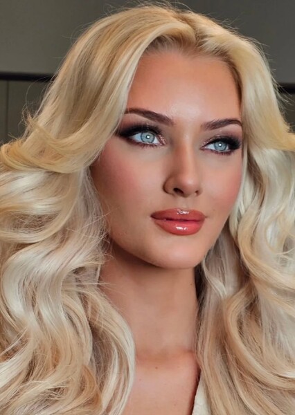 Victoria Kjær Theilvig photo