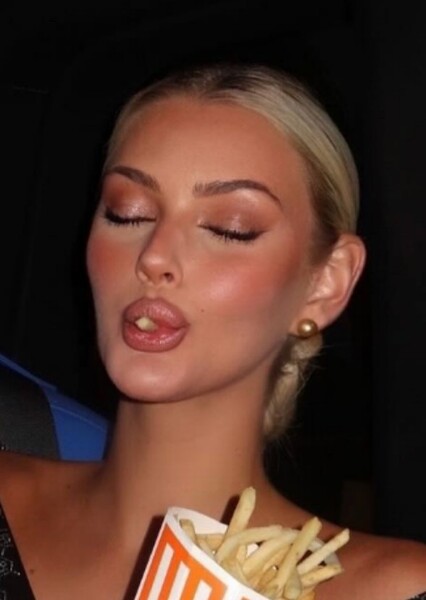 Victoria Kjær Theilvig photo