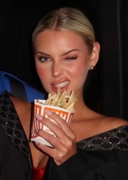 Victoria Kjær Theilvig photo