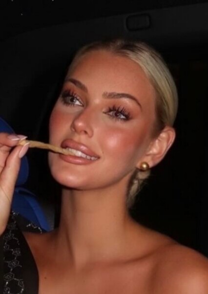 Victoria Kjær Theilvig photo