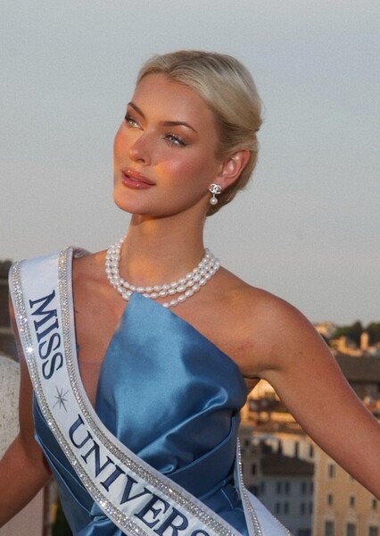 Victoria Kjær Theilvig photo