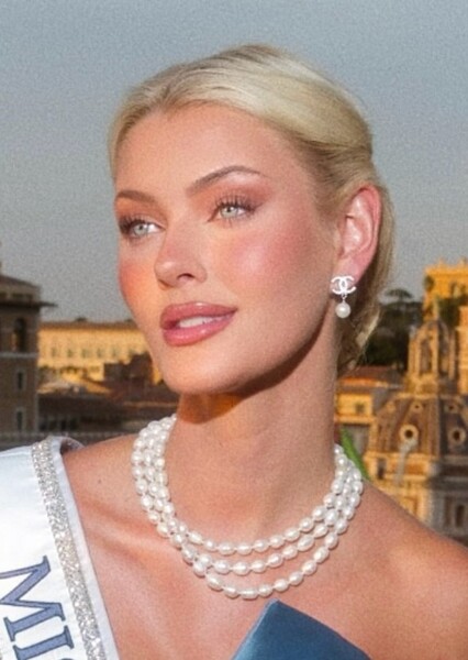 Victoria Kjær Theilvig photo