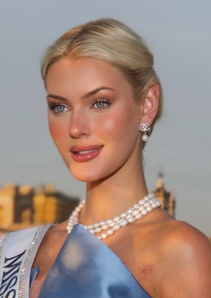 Victoria Kjær Theilvig photo