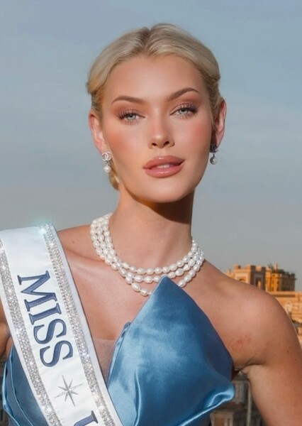 Victoria Kjær Theilvig photo