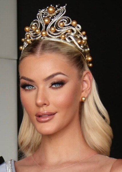 Victoria Kjær Theilvig photo