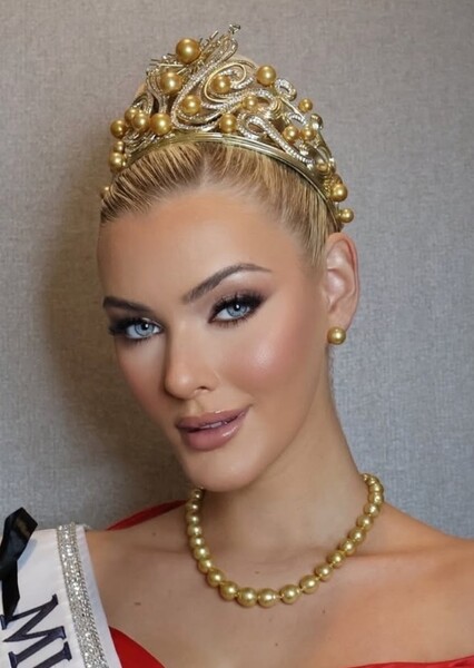 Victoria Kjær Theilvig photo