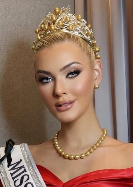 Victoria Kjær Theilvig photo