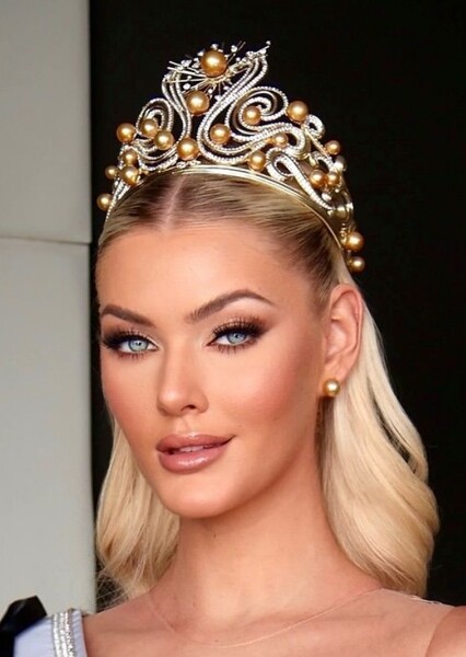 Victoria Kjær Theilvig photo