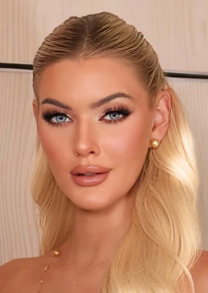 Victoria Kjær Theilvig photo