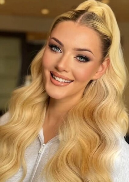 Victoria Kjær Theilvig photo