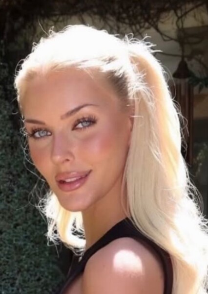 Victoria Kjær Theilvig photo