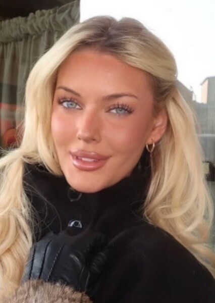 Victoria Kjær Theilvig photo