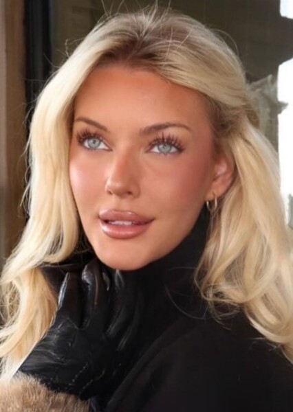 Victoria Kjær Theilvig photo