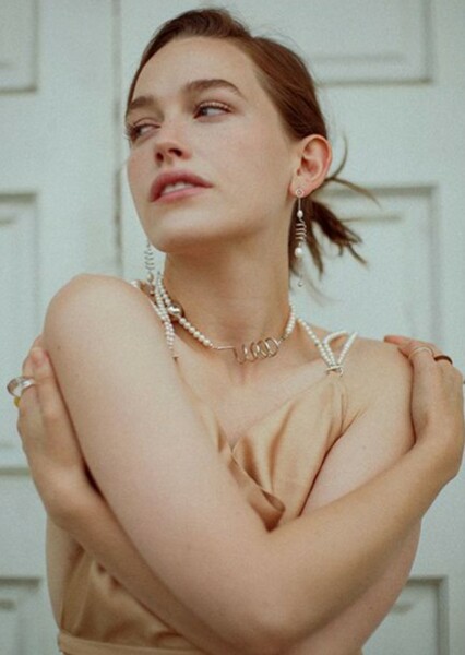Victoria Pedretti photo