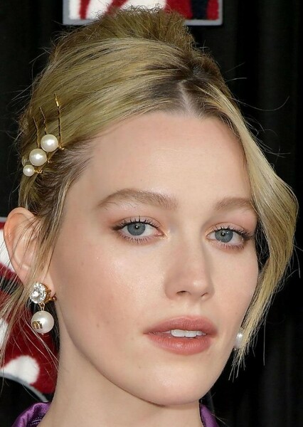 Victoria Pedretti photo