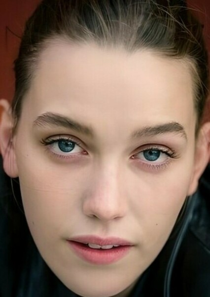 Victoria Pedretti photo