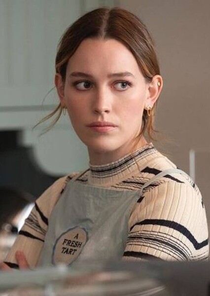 Victoria Pedretti photo