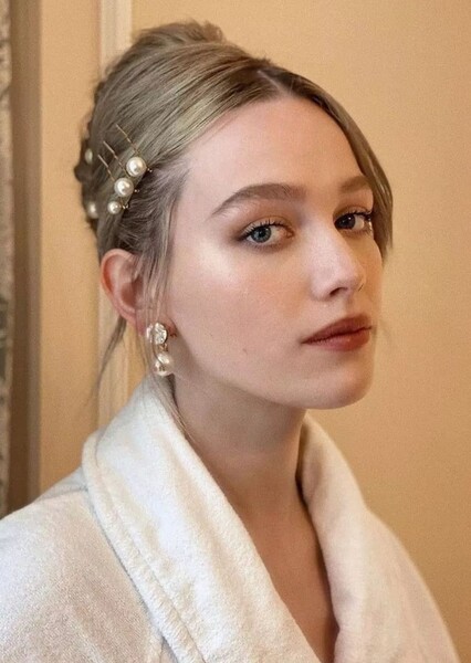 Victoria Pedretti photo