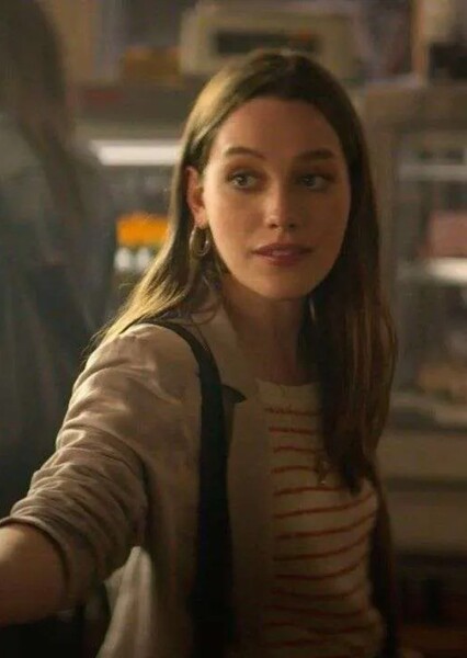 Victoria Pedretti photo