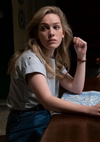 Victoria Pedretti photo