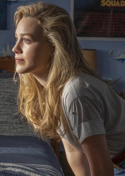 Victoria Pedretti photo