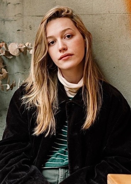 Victoria Pedretti photo