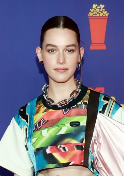 Victoria Pedretti photo