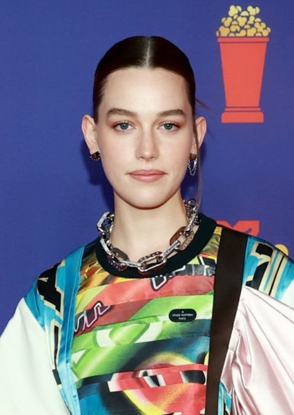 Victoria Pedretti photo