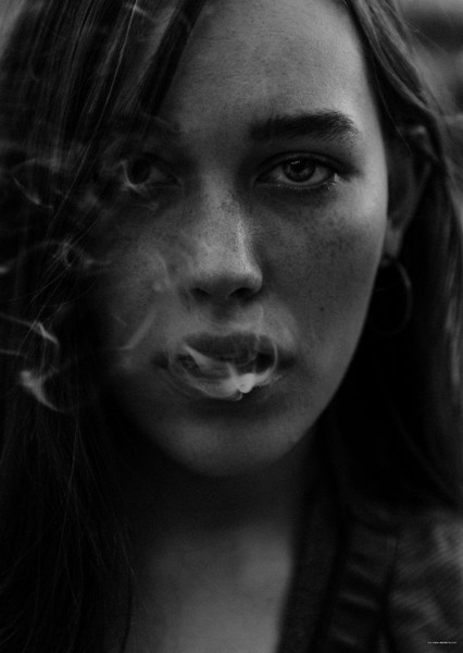 Victoria Pedretti photo