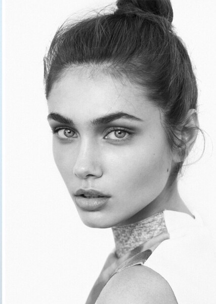 vika bronova photo