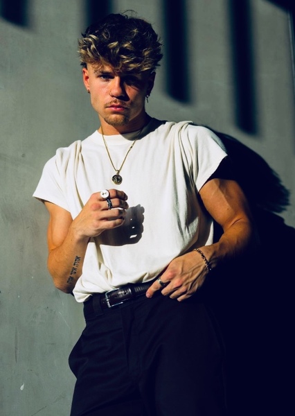 Viktor White photo
