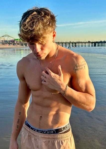 Viktor White photo