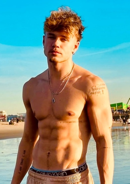 Viktor White photo