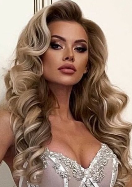 Viktoria Apanasenko photo