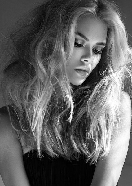 Viktoria Apanasenko photo