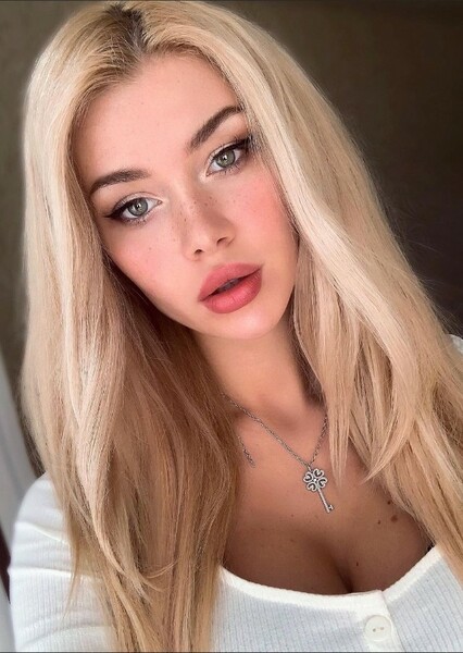 Viktoria Apanasenko photo