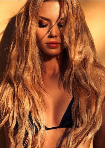 Viktoria Apanasenko photo