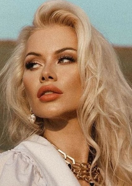 Viktoria Apanasenko photo