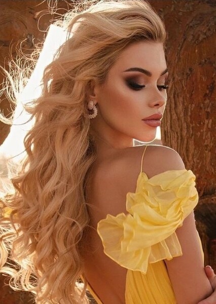 Viktoria Apanasenko photo
