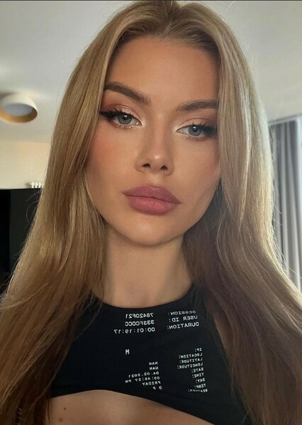 Viktoria Apanasenko photo