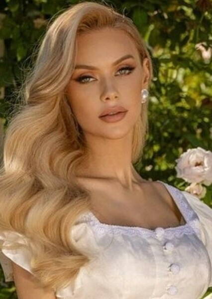 Viktoria Apanasenko photo