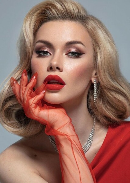 Viktoria Apanasenko photo