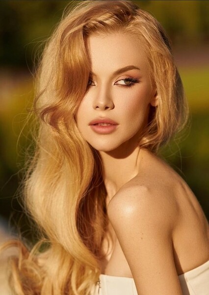 Viktoria Apanasenko photo